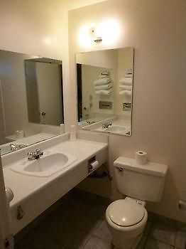 Airport Inn Lakeside Winfield Dış mekan fotoğraf